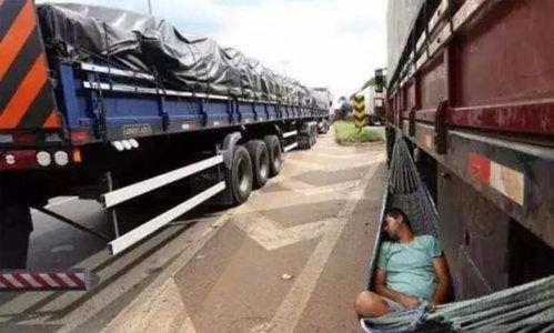 多重利好與深層挑戰 透視貨車司機的生存現狀